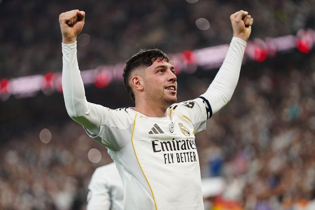 万向娱乐平台-皇马苦寻多年的右路“新贝尔”已在阵中 巴尔韦德半场戴帽打爆曼城